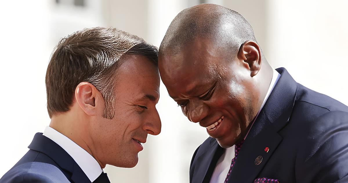 Emmanuel Macron et Brice Oligui Nguema au 19e Sommet de la Francophonie au château de Villers-Cotterets, le 4 octobre 2024. © Ludovic MARIN/AFP