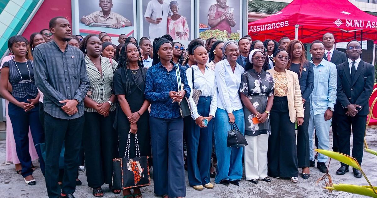 Les 60 jeunes sélectionnés pour la deuxième édition de Kiff Tes Vacances participent à une séance de formation organisée par SUNU Assurances Gabon à Libreville.