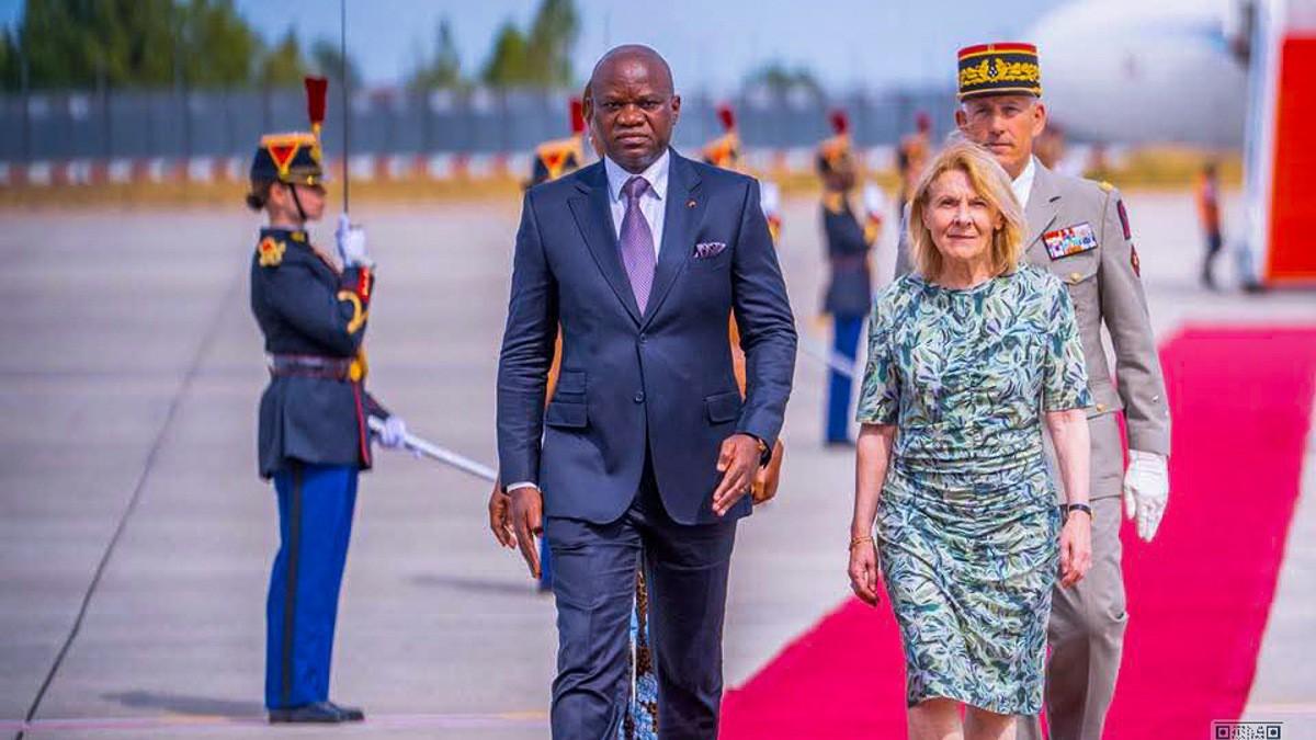 Président Brice Clotaire Oligui Nguema lors de la signature des accords Gabon-France
