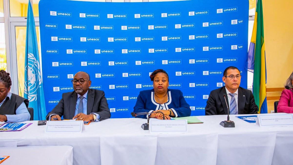 Formation dans un atelier d'enseignement technique et industriel au Gabon