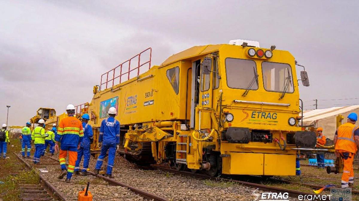 Train de marchandises sur la ligne du Transgabonais au Gabon