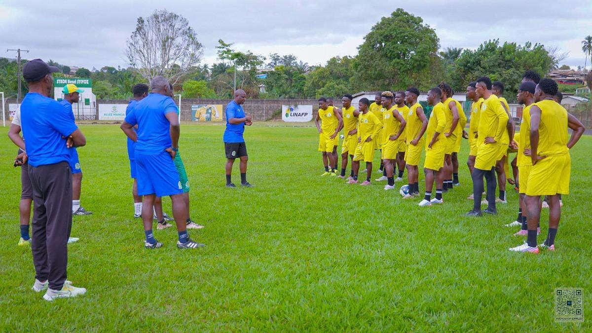 Joueurs de l'AS Mangasport en préparation pour le match de Ligue des champions CAF contre African Stars à Franceville
