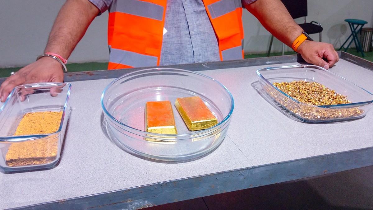 Lingots d'or et chaîne de raffinage à la Raffinerie Gabonaise de l'Or de Nkok