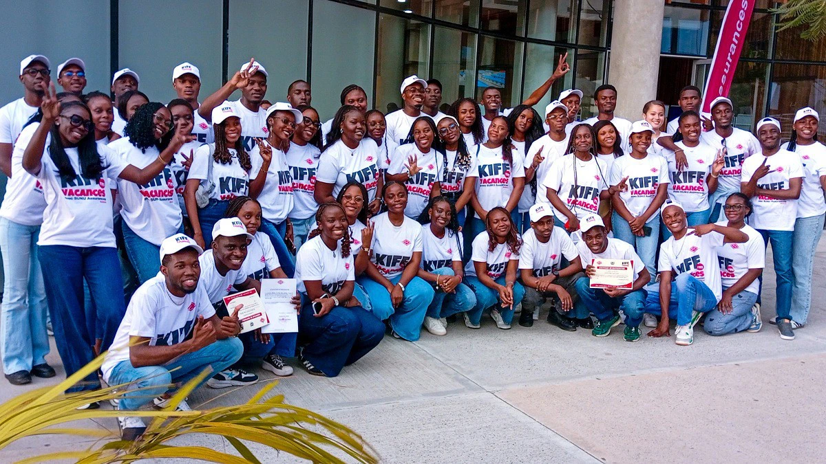 Cérémonie de clôture de Kiff Tes Vacances 2026 avec les participants et l'équipe SUNU Assurances Gabon à Libreville