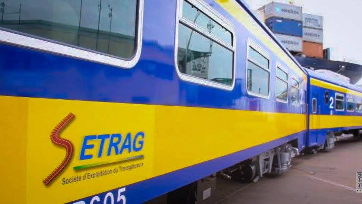 Train de fret de la SETRAG circulant sur la ligne du Transgabonais au Gabon