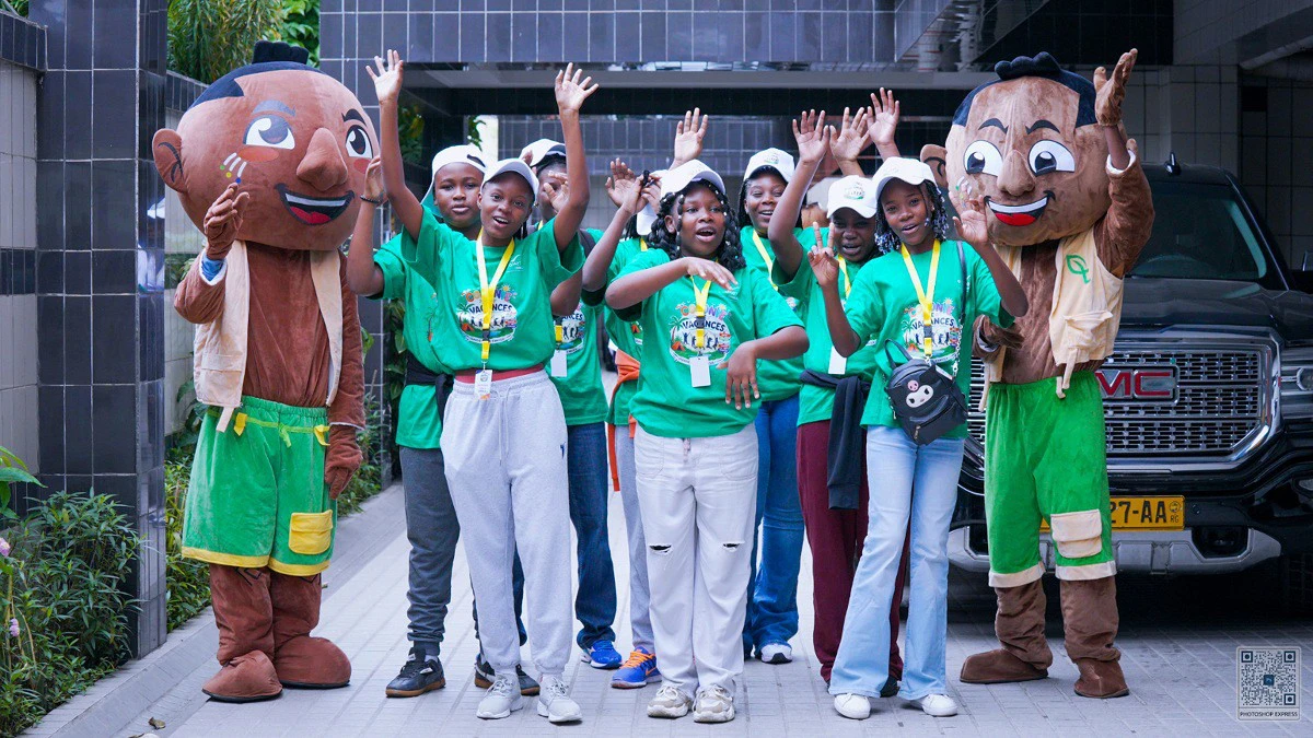 Participants de la Caravane touristique d'Eramet Comilog à la découverte du Gabon