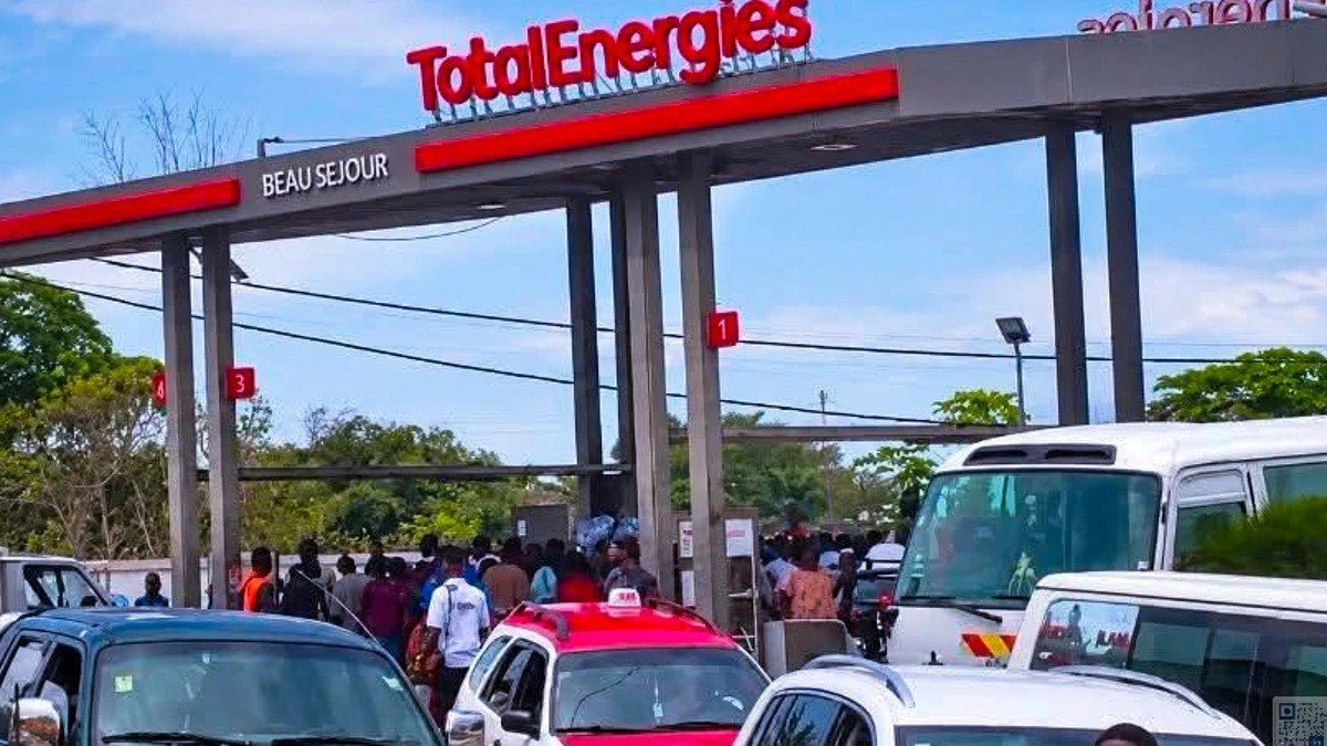 Station-service au Gabon lors du réapprovisionnement en carburant après la crise.