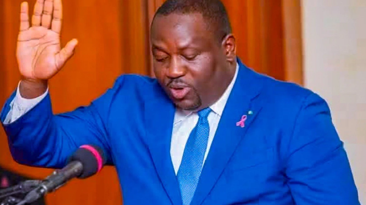 Olivier Mouckocko, ministre de l’Accès universel à l’eau et à l’énergie, face aux défis de l’approvisionnement en eau potable et de la production d’électricité au Gabon.